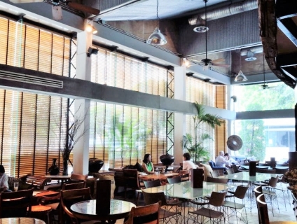 Những điều bạn nên biết khi lựa chọn rèm sáo gỗ cho quán cafe của mình