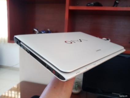 Cần bán Laptop Sony Vaio SVE14 i5-3210m, 4G, ssd 120G