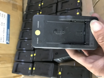 Sạc pin máy quay đèn SONY pin L F970