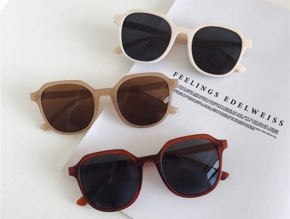 Mắt kính râm đi biển thời trang giá siêu ưu đãi