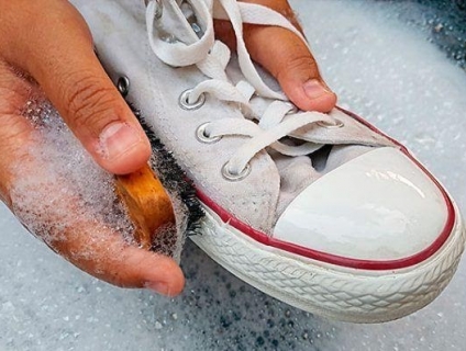 Giày cổ cao và cách vệ sinh giày.