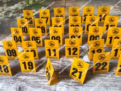 Thẻ số bàn in UV trực tiếp lên mica