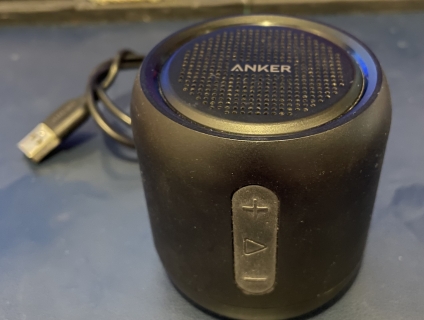 Loa Anker bluetooth có nghe FM,thẻ nhớ,điện thoại.