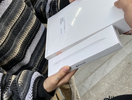 IPad Pro 11 64gb wifi LL new seal CPO có bill bh dc ở VN