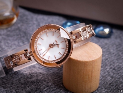 Các kiểu dáng mặt đồng hồ cho nữ