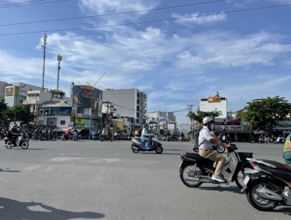 Bán lô đất Ba mặt tiền đường Nguyễn Xí, phường 13, Quận Bình Thạnh