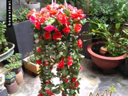 Giỏ hoa hồng giả treo rũ 604HV