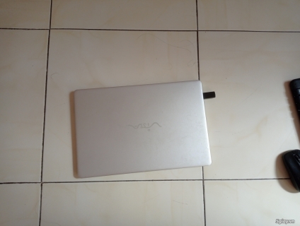 Cần bán laptop vista bị hư bàn phím, đang xài bàn phím rời , các chức