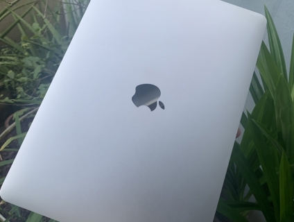 Macbook Pro 2017 Touchbar i5,8Gb,256Gb Like new 99%