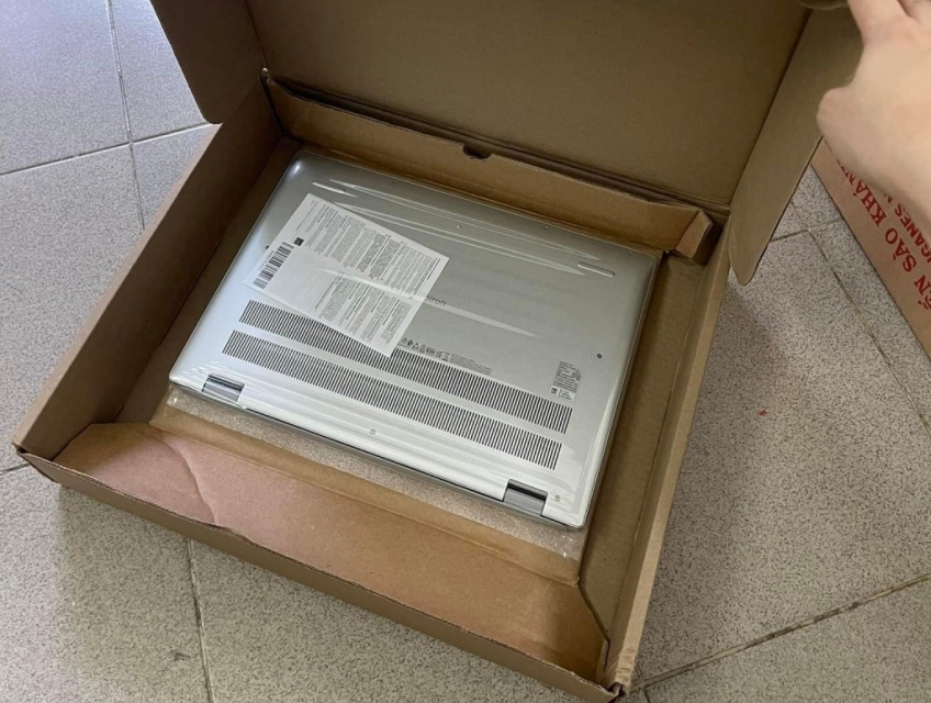 Dell Inspiron 5620, Laptop 16" FHD+ i5-1235U 512GB SSD 8GB RAM