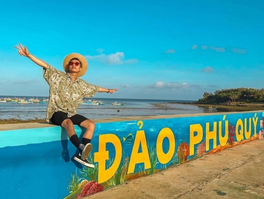 Du Lịch Phú Quý khám phà cùng SGC tourist