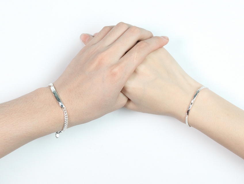 Những Mẫu Vòng Tay Đôi Cho Bạn Thân Nữ Hot Nhất Mùa Noel