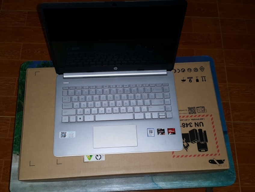 Laptop HP 14s fq1080AU - 4K0Z7PA - R3 5300U/4GB/256GB/ Win 11 Bảnquyền