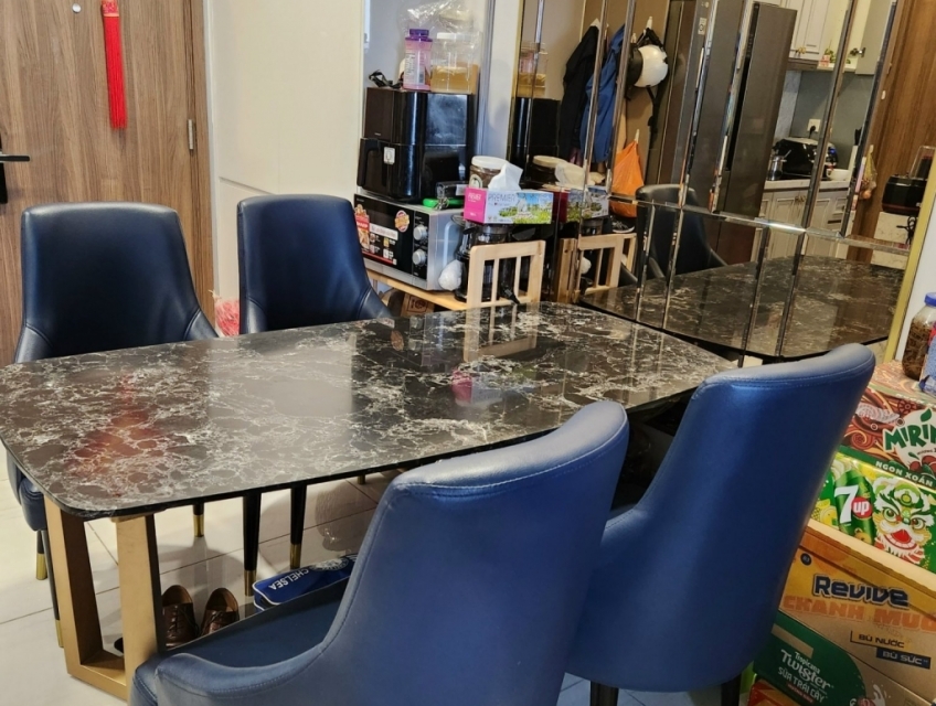 Cần bán Sofa da bò xịn + bộ bàn ăn cực rẻ