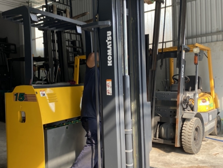 Cung cấp xe nâng - cho thuê - sửa chữa - phụ tùng các loại