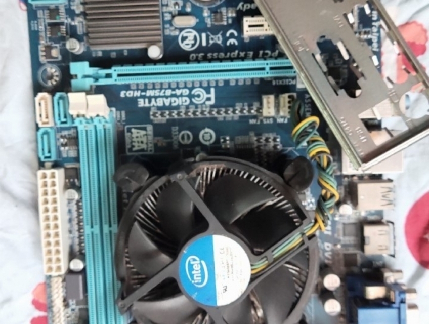 Combo Giga B75M + i3 , HDD 2TB