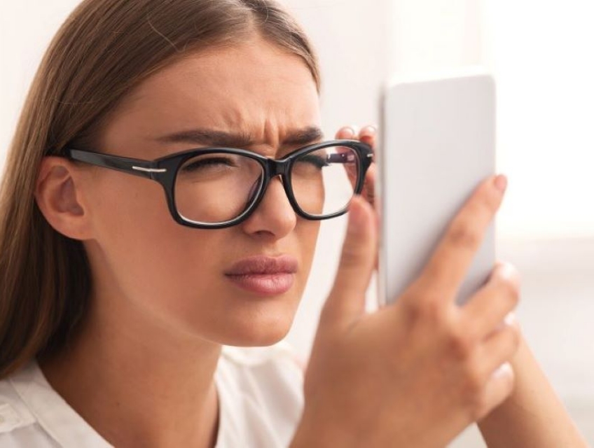 TÌM HIỂU VỀ MẮT CẬN THỊ LỆCH VÀ TÁC HẠI CỦA NÓ