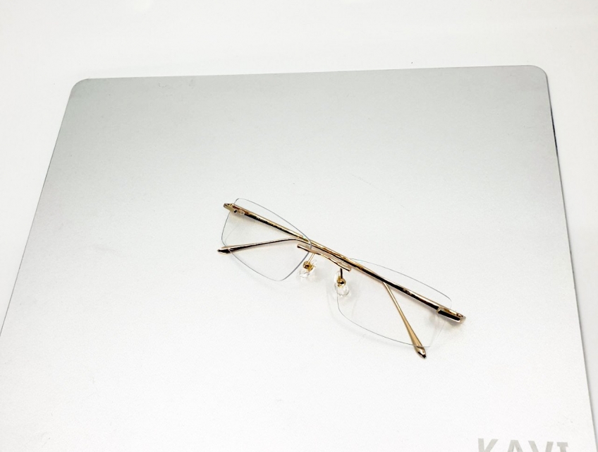 Tìm hiểu về một chiếc kính gọng khoan