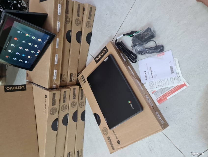 Laptop Lenovo Chromebook 300E, màn cảm ứng, gập xoay 360 độ