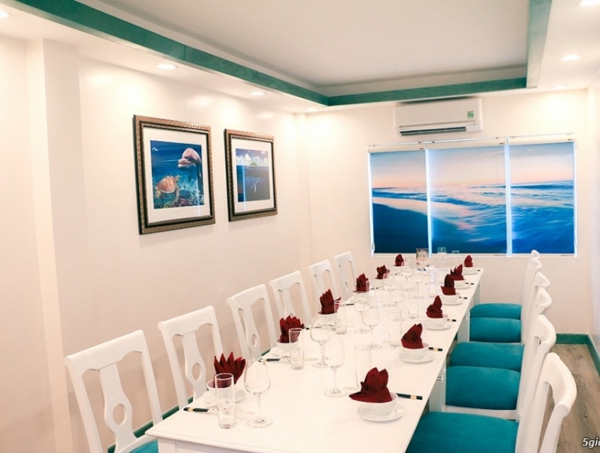 Tuyển nhân viên phục vụ nam - nữ bao ăn ở dưới 30 tuổi !