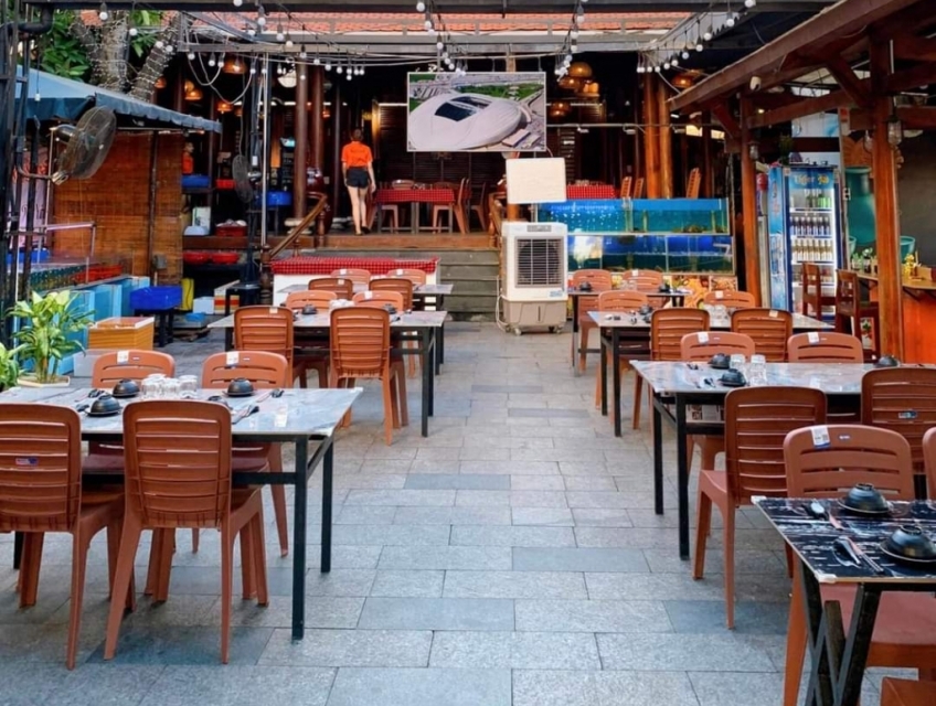 TUYỂN NAM- NỮ PHỤ QUÁN ĂN HẢI SẢN  ở Quận 3 - Quận 5 !