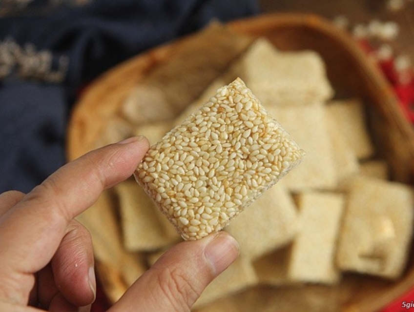 Kẹo mè xửng Huế