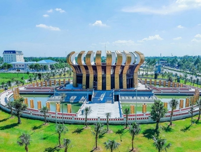 Ghé thăm Đền thờ vua Hùng – khám phá văn hóa miền Tây