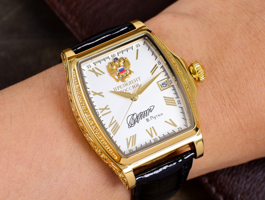 Cần bán đồng hồ Nga cổ đúc