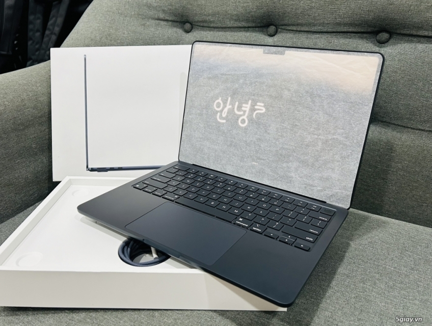 Macbook Air M2 - Màu Midnight - 8/512gb chưa dùng