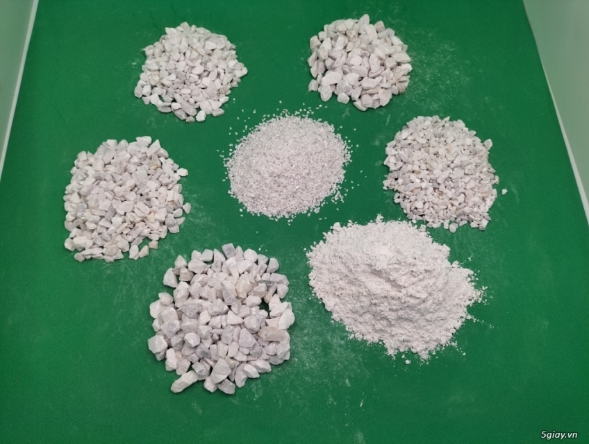 ĐÁ HẠT TRẮNG 4MM TRONG GHẾ ĐÁ, GẠCH VỈA HÈ