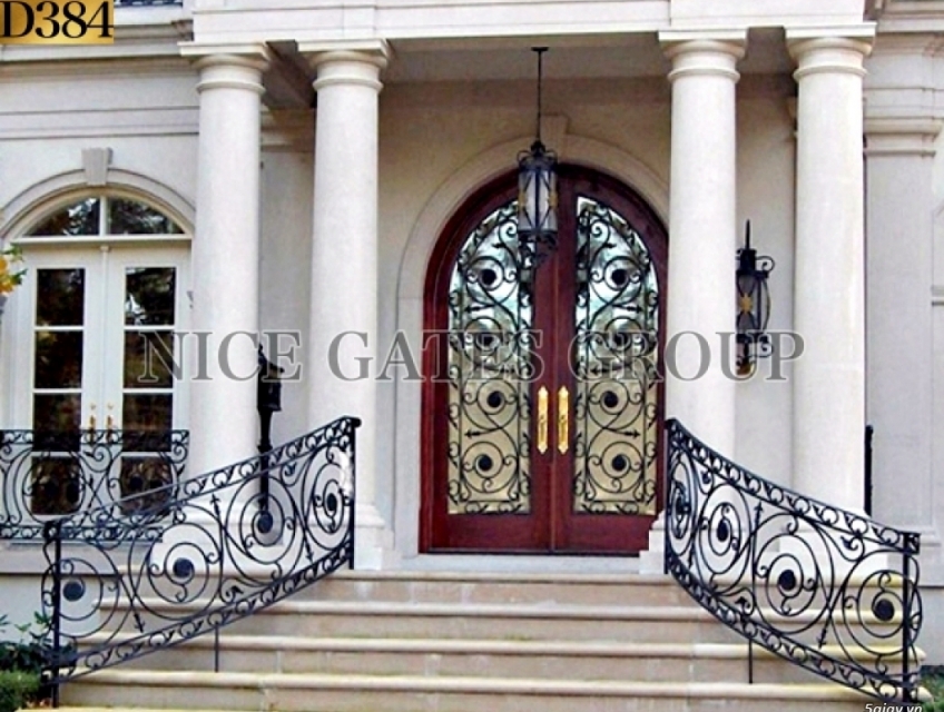 Cửa đi sắt uốn nghệ thuật tạo gu thẫm mĩ ấn tượng cho ngôi nhà!