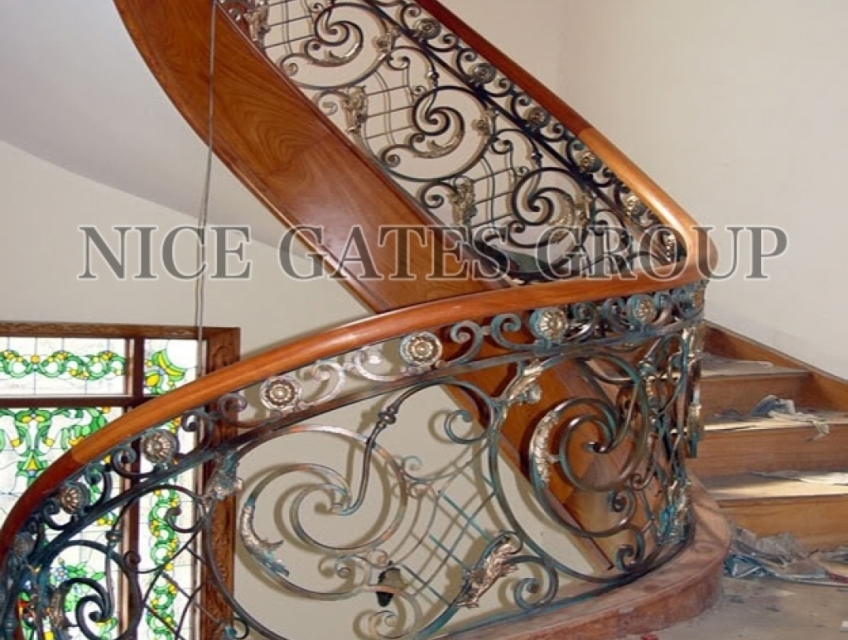 Cầu Thang sắt uốn nghệ thuật cho Biệt Thự cổ điển