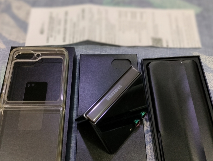 Cần bán samsung z flip 5 màu đen likenew 99,99% CHVN , 512 GB