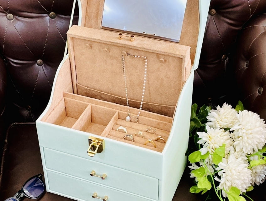 VISTA HỘP TRANG SỨC 3 TẦNG TREO DÂY CHUYỀN