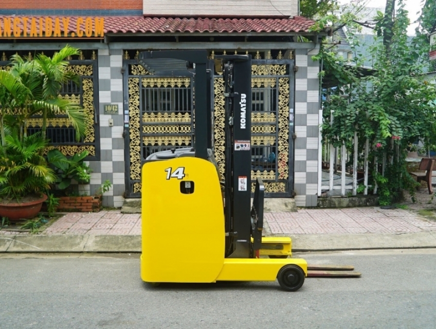 Bán xe nâng điện đứng lái Komatsu 1,4 tấn Nhật bãi máy siêu bền