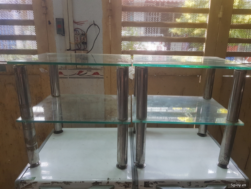 Thanh lý 3 cái bàn kinh 2 tần chân inox  ( y ảnh mới chụp )