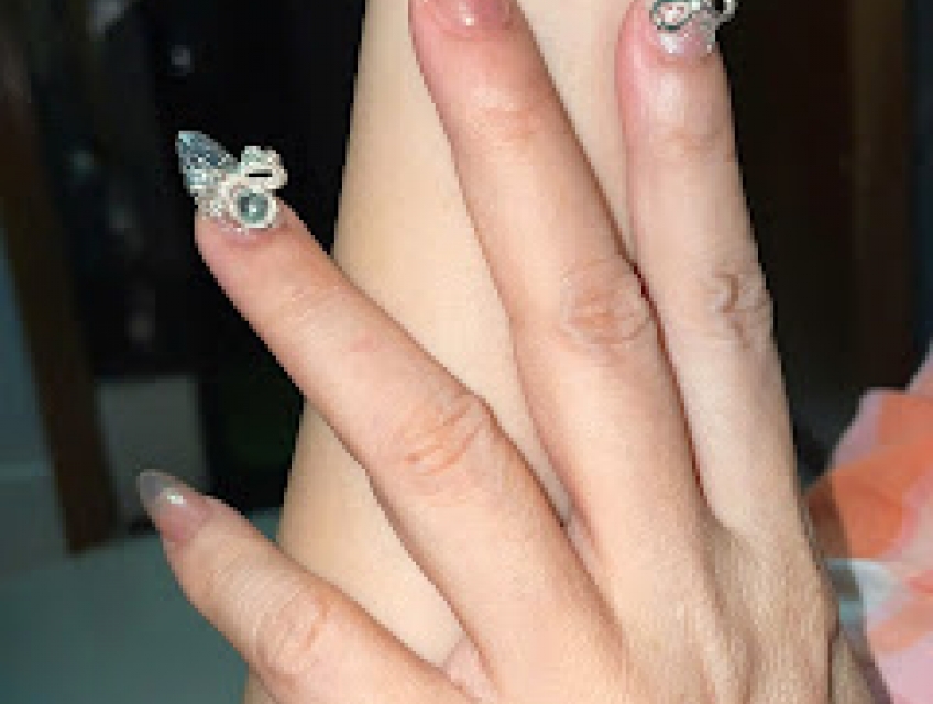 Vẻ Đẹp Thanh Lịch Của Nail Màu Vàng Đất 2024