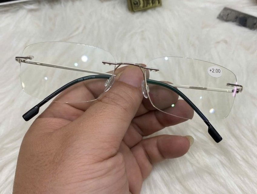 Kính lão nhật cao cấp món quà ý nghĩa cho người già đẹp rẻ chất lượng