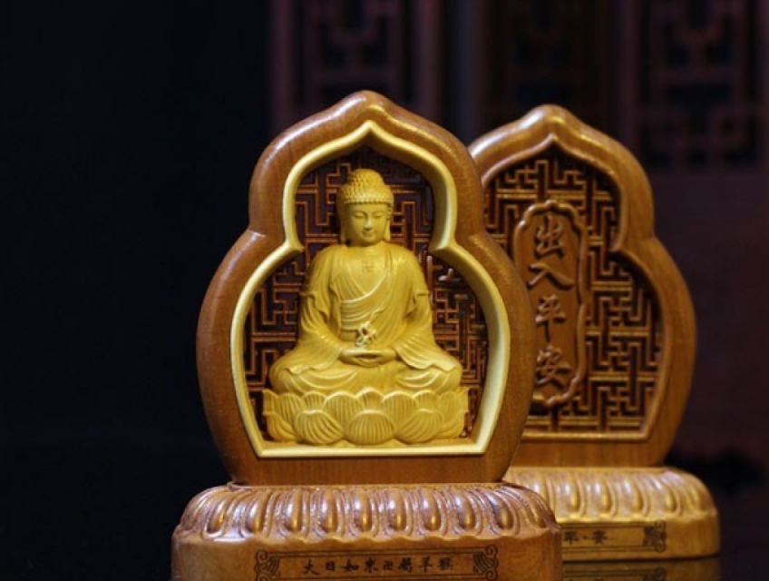 Mẫu tượng phật để xe ô tô hợp người tuổi tuất mang lại may mắn khi lái