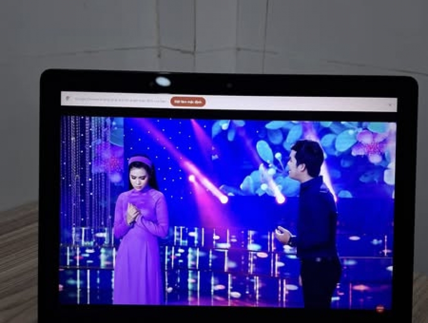 cần bán dell 5290 i5 th8 ram 8gb ssd 128gb màn hình 12''5 cảm ứng