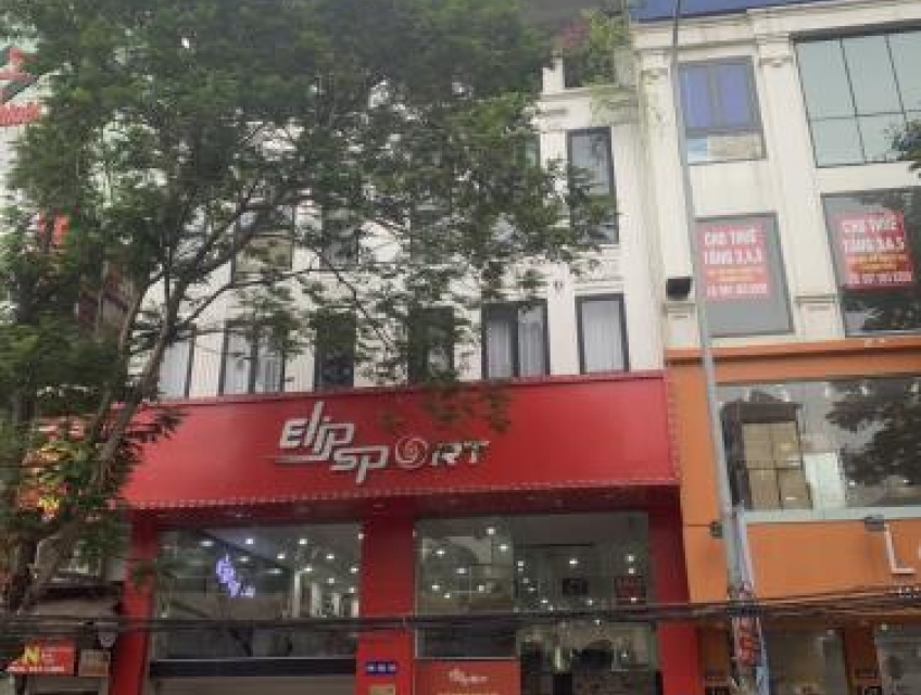 Chính chủ cho thuê văn phòng135m2,  tầng 4, mặt phố Láng Hạ, Đống Đa,