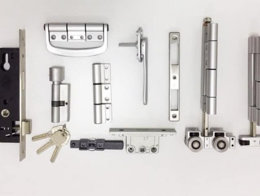 Phụ Kiện Nhôm Kính Cho Nhà Ở – Giải Pháp Hoàn Hảo Cho Không Gian Hiện