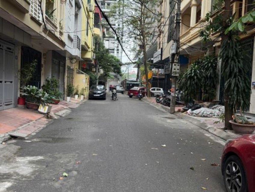 Cho thuê nhà 50m2, 4 tầng, 7 ngủ, 3WC,  ngõ 9 Trần Quốc Hoàn, Cầu