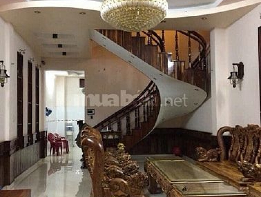 Cho thuê nhà 1 trệt,2 lầu, mặt tiền số 21 Lý Thái Tổ, TP Buôn Ma