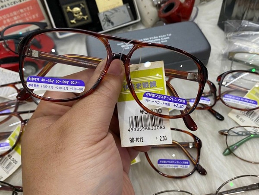 Kính lão nhật bản cao cấp mắt thuỷ tinh: Quà tặng ý nghĩa