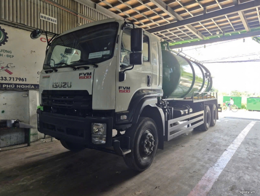 xe hút chất thải Isuu 13 khối