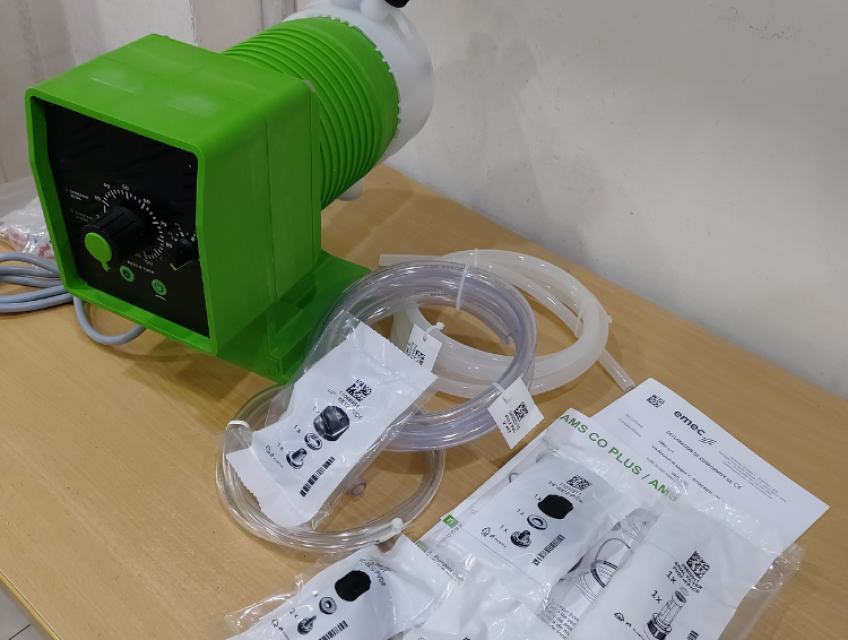 Bơm định lượng EMEC AMS CO LPUS 1510 Bơm liên tục với bộ giảm tốc