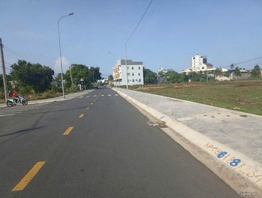 Cần bán 1 lô đất mặt tiền Hồ Tri Tân Long Điền giá 2 tỷ 4