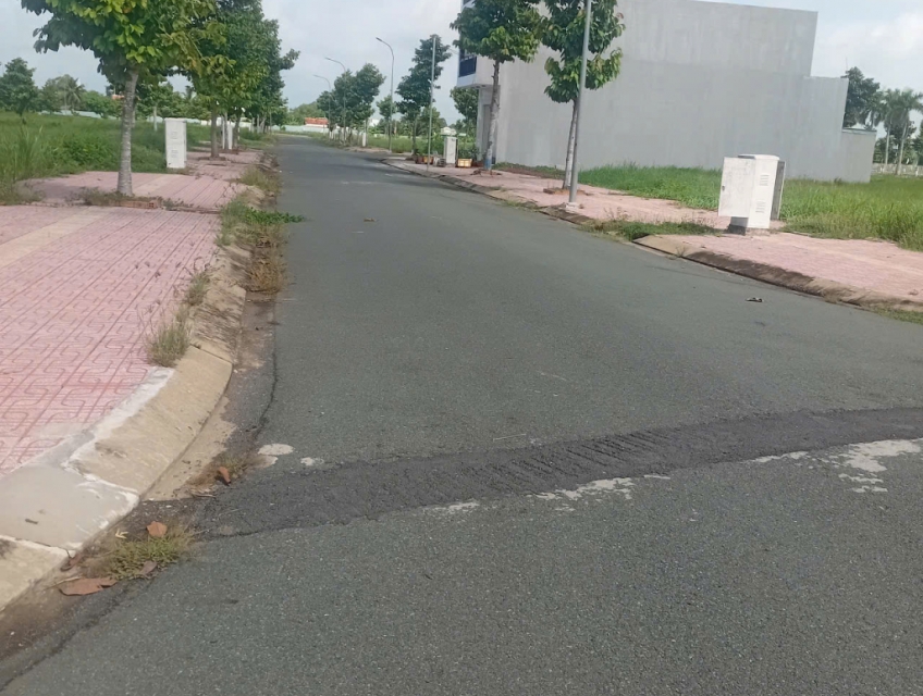 Cần bán 1 lô 100m2 ngay chợ Thủ Thừa